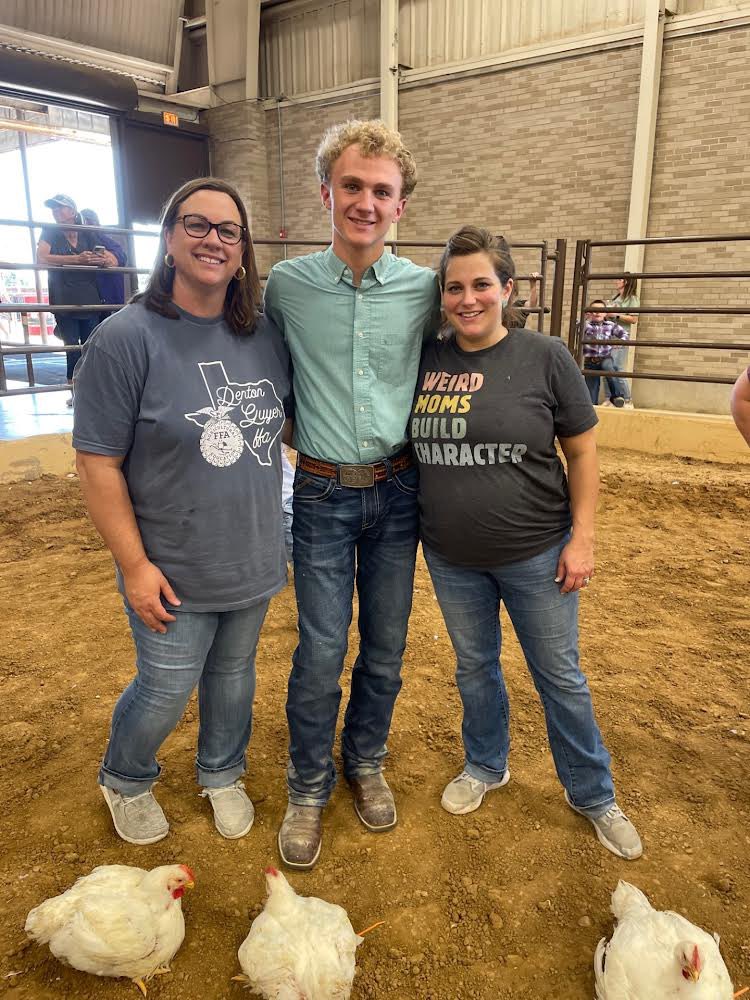 Last week 4 @DentonISD #Ag students took their market chicken projects to the @StateFairOfTX. 🐔 All students earned a sale spot and three of the four earned a premium sale spot. Congratulations to Summer Aubrey, Aris Richards, Alyssa Richards, and Nate Davis!