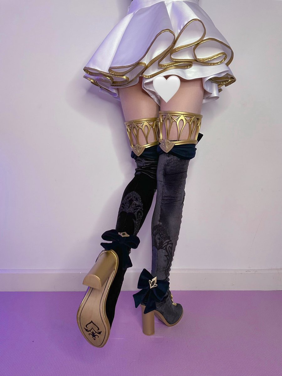 Finished making Navia’s boots for my cosplay!!💛