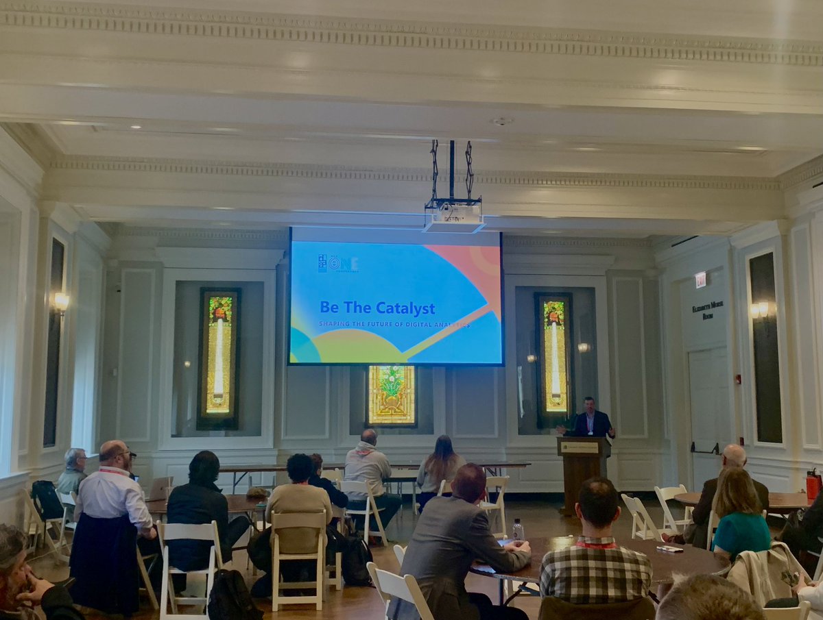An inspiring session with Alex Destino, a true data science leader, on "Be the Catalyst: Shaping the future of digital analytics". We're empowered to drive change and innovation in the world of data! #DAAOneConf2023