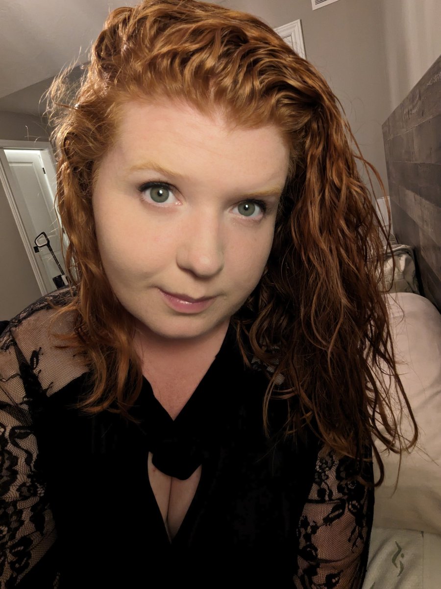 DaphyDuck91's tweet photo. Ready to hit the stream! 🎮🍷 Let's level up together! #GamingLife #StreamReady https://t.co/ROOGcedFlX