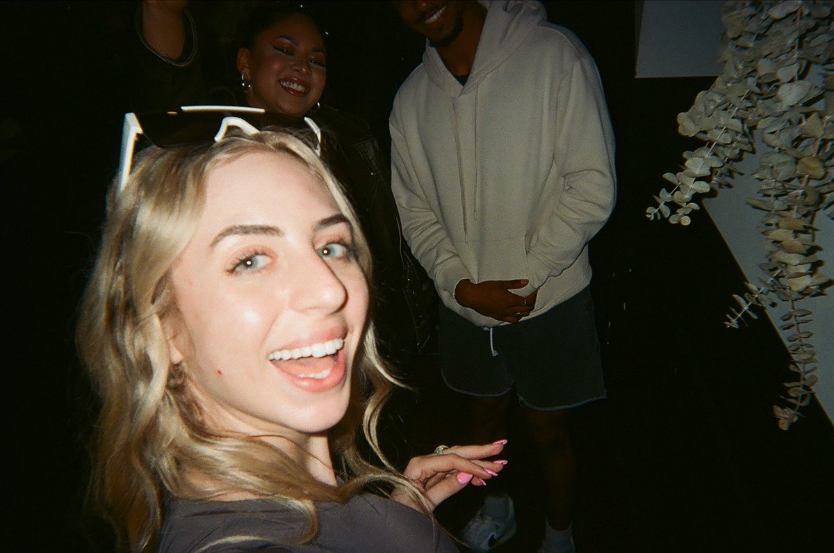 Joéllen tweet media