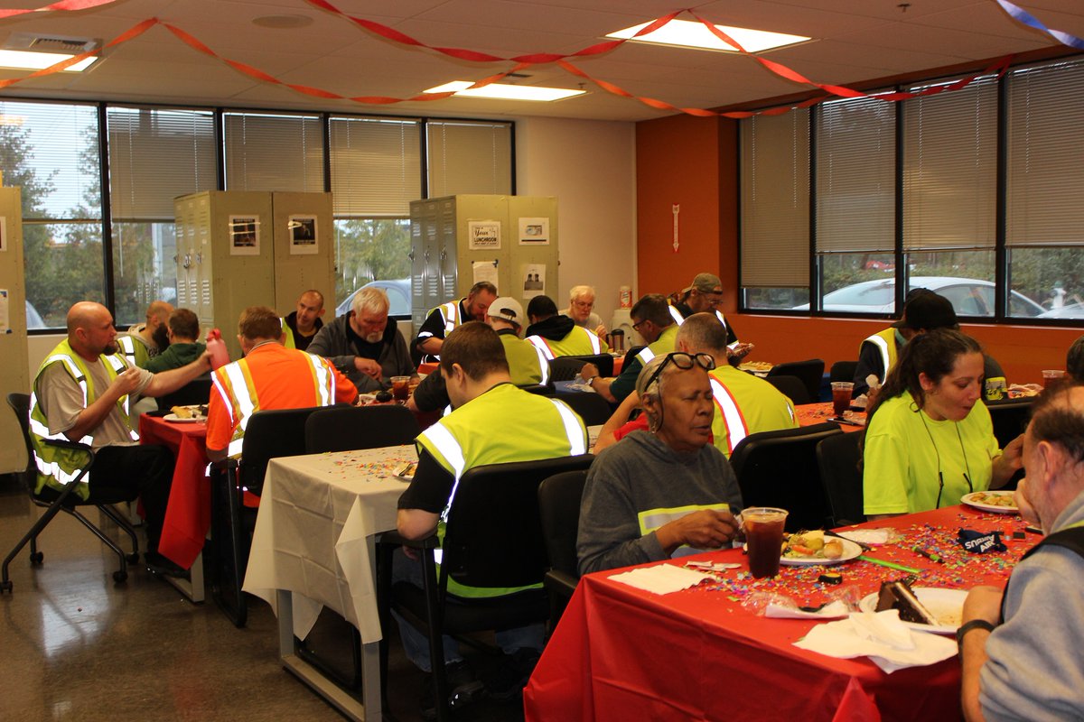 PioneerWA's tweet photo. Congratulations to Pioneer Distribution Ctr. (PDC) team of employees that earned a 5-Year, No Injury Award - what a fantastic record!! Special thanks to Vicki Cleveland, director at PDC; & Robert Gallagher, Environmental Health & Safety Officer. #SafetyRecord #FiveYearsInjuryFree https://t.co/COoeWfLVfD