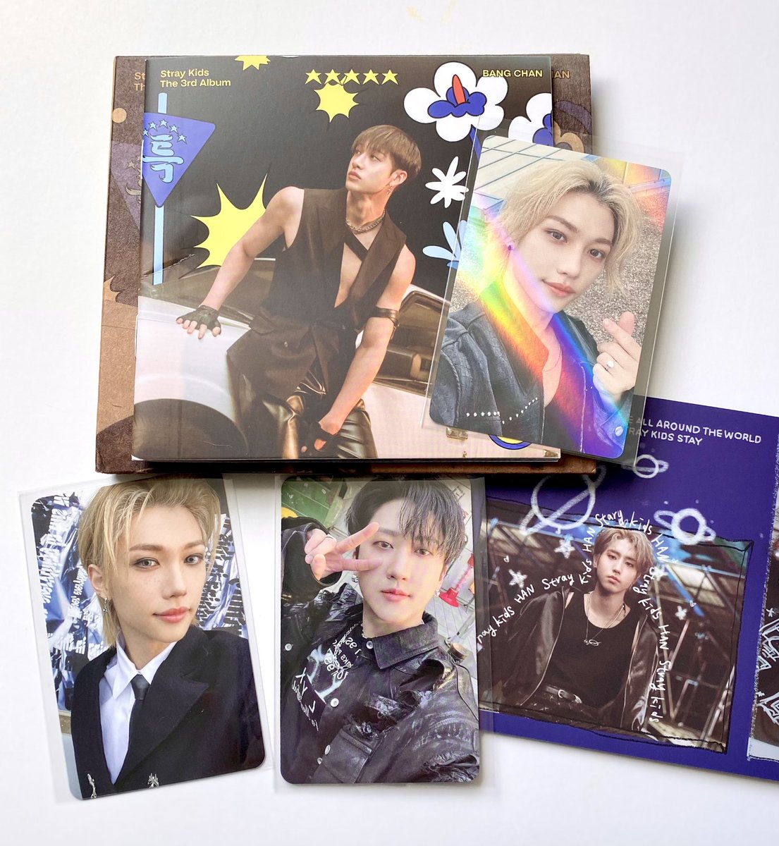 LoveTeam_7's tweet photo. I got my prize for #BangChan’s bday poll! Thank you so much @SKZ_FanPlus 🥰 it’s always so fun working with everybody. Also thank you @HAN_confusion for the extra holo 🦄 of #Felix!! I love it so much 😍
#StrayKids https://t.co/rqduIuXWRv