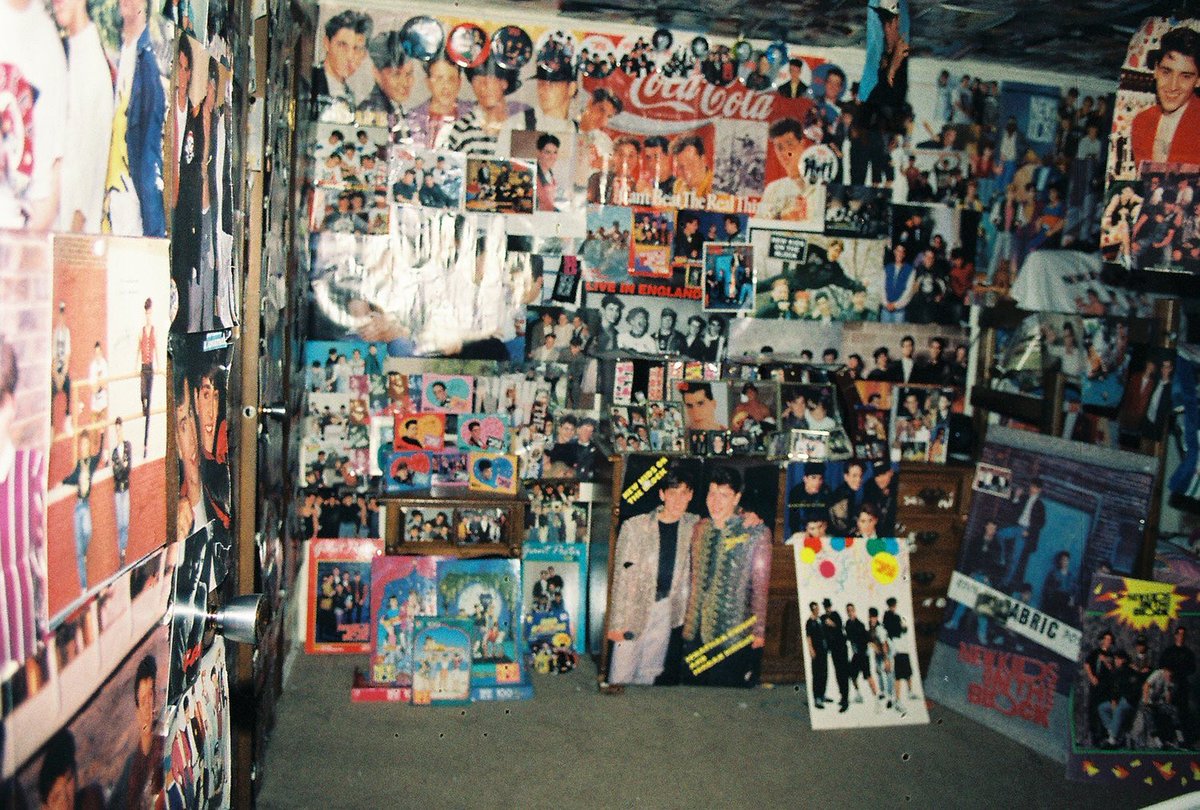 thefivecount's tweet photo. Episode 1,000 of The Five Count comes your way this weekend! Here's a picture of @JustonJCline's bedroom, where we recorded the first episode back in 2004! https://t.co/F5LD8EeX3Q https://t.co/HnzktGcIwj