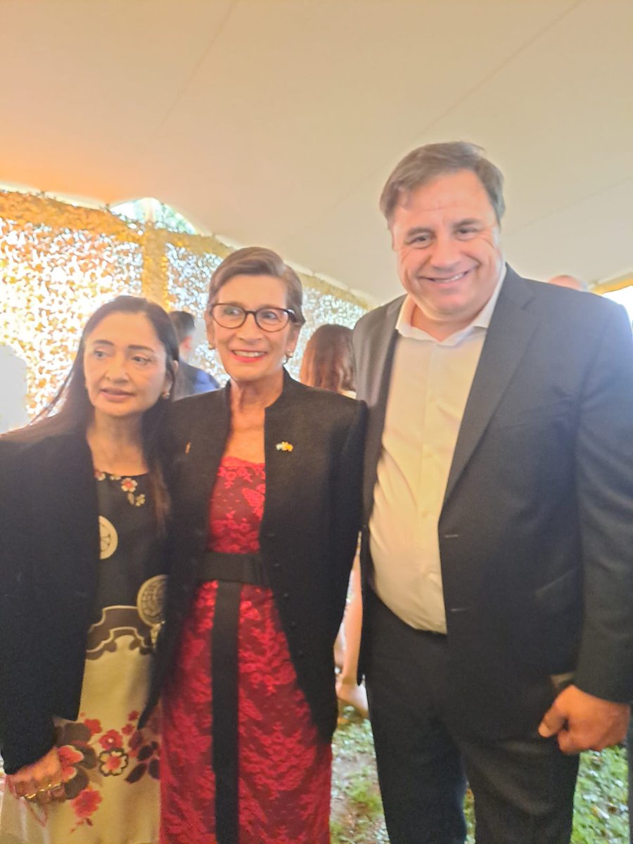 ManinoIriart's tweet photo. Participamos en la Embajada de España en Argentina de su Fiesta Nacional. Invitamos a la embajadora María Jesús Alonso a que visite MI Mar del Plata para seguir buscando más posibilidades de exportaciones para las empresas y productores. https://t.co/V6XEcF3IuT