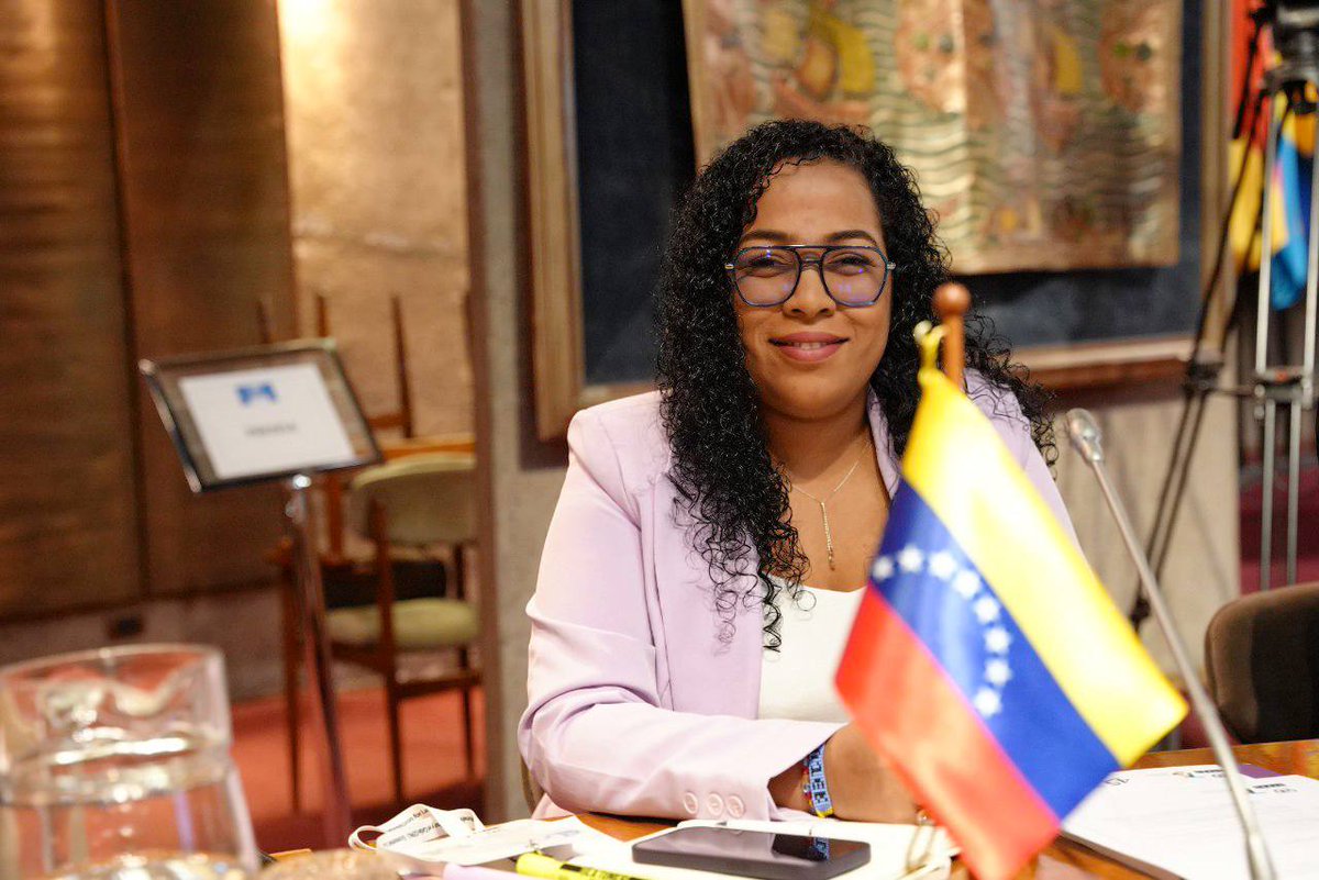 d_guzmanl's tweet photo. Inauguramos la 65ª Reunión de la Mesa Directiva de la Conferencia Regional sobre la Mujer de América Latina y el Caribe

Nuestra prioridad es impulsar el empoderamiento de las mujeres, la igualdad de género y asegurar el bienestar de las futuras generaciones  
¡Sigamos avanzando! https://t.co/Ge5XsmIXdg
