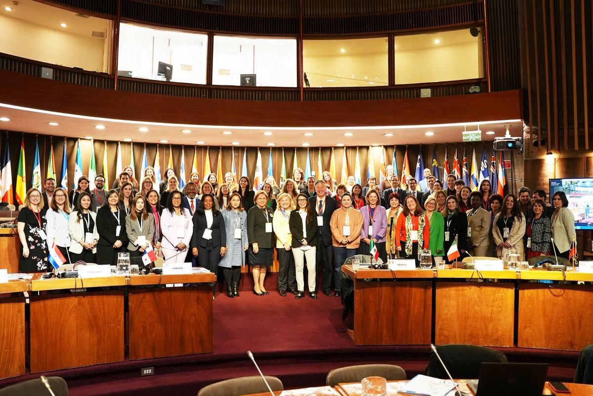 d_guzmanl's tweet photo. Inauguramos la 65ª Reunión de la Mesa Directiva de la Conferencia Regional sobre la Mujer de América Latina y el Caribe

Nuestra prioridad es impulsar el empoderamiento de las mujeres, la igualdad de género y asegurar el bienestar de las futuras generaciones  
¡Sigamos avanzando! https://t.co/Ge5XsmIXdg