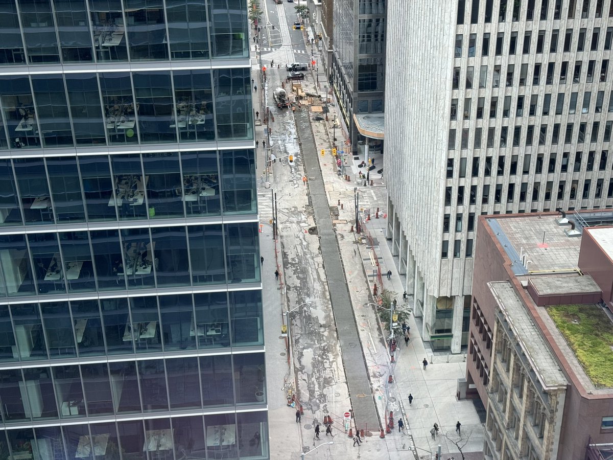 AlexanderGlista's tweet photo. Very cool to see long-abandoned streetcar tracks being rebuilt and re-activated on Adelaide Street in Downtown Toronto. 

These tracks will divert the TTC’s 501 Queen Streetcar during @OntarioLine construction. They’ll also act as a long term redundancy for the network. https://t.co/qWFBJxWAdz