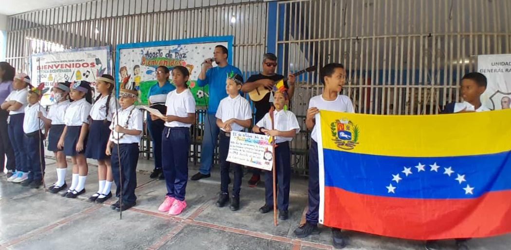 🇻🇪 #11Oct Cultura: Acto Cívico Central en Conmemoración del Día de la Resistencia Indígena. Con Amor y Alegría, nuestr@s Estudiantes participan en las Actividades Culturales ✌️ 
🌴🙎🏾‍♀️Viva la Patria Grande!🙎🏾‍♂️🏹

<a href="/NicolasMaduro/">Nicolás Maduro</a> <a href="/_LaAvanzadora/">Yelitze Santaella</a>
<a href="/rafaellacava10/">Rafael Lacava</a> <a href="/xiomaluna/">XIOMARA LUNA PROFESIONALES Y TÉCNICOS</a>