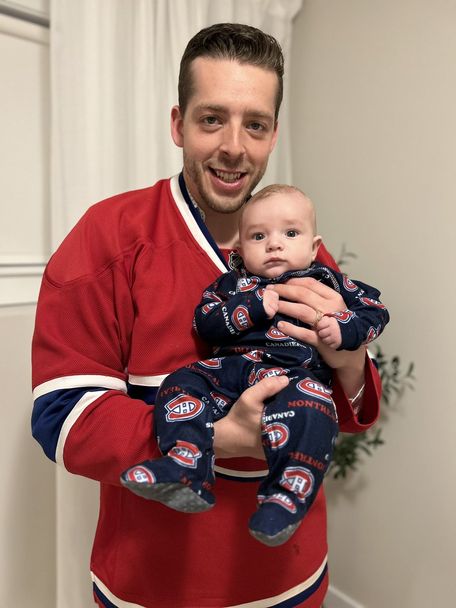 alexdouce's tweet photo. Il faut l'habituer tôt !!! Go @CanadiensMTL Go !!!

We must get him used to it early - Go habs go!!! https://t.co/bsdarUHvpD