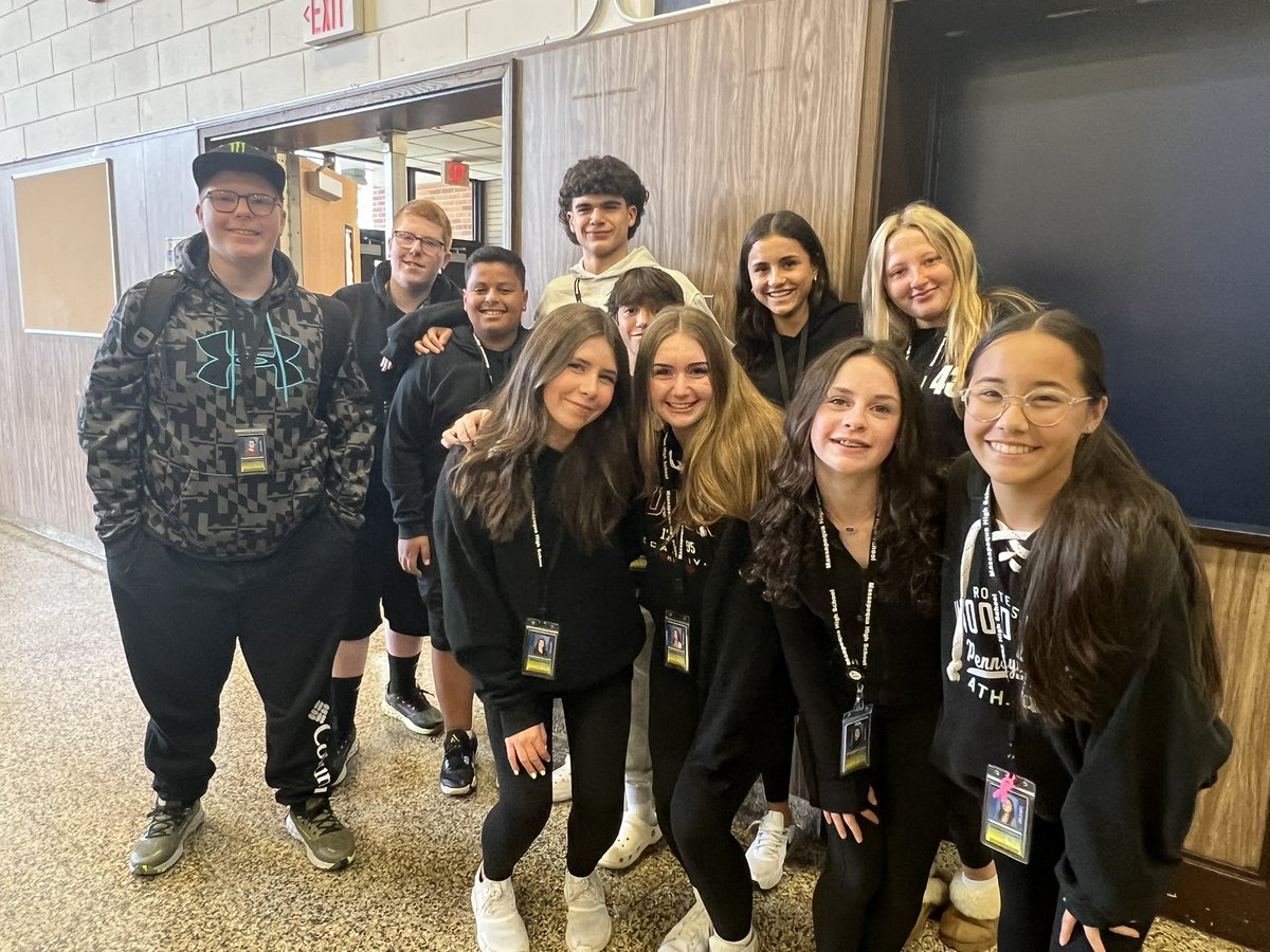 AmesChiefs's tweet photo. Day 2 of Spirit Week: Rock the color of your grade level lanyard. https://t.co/McapoGs6Uw