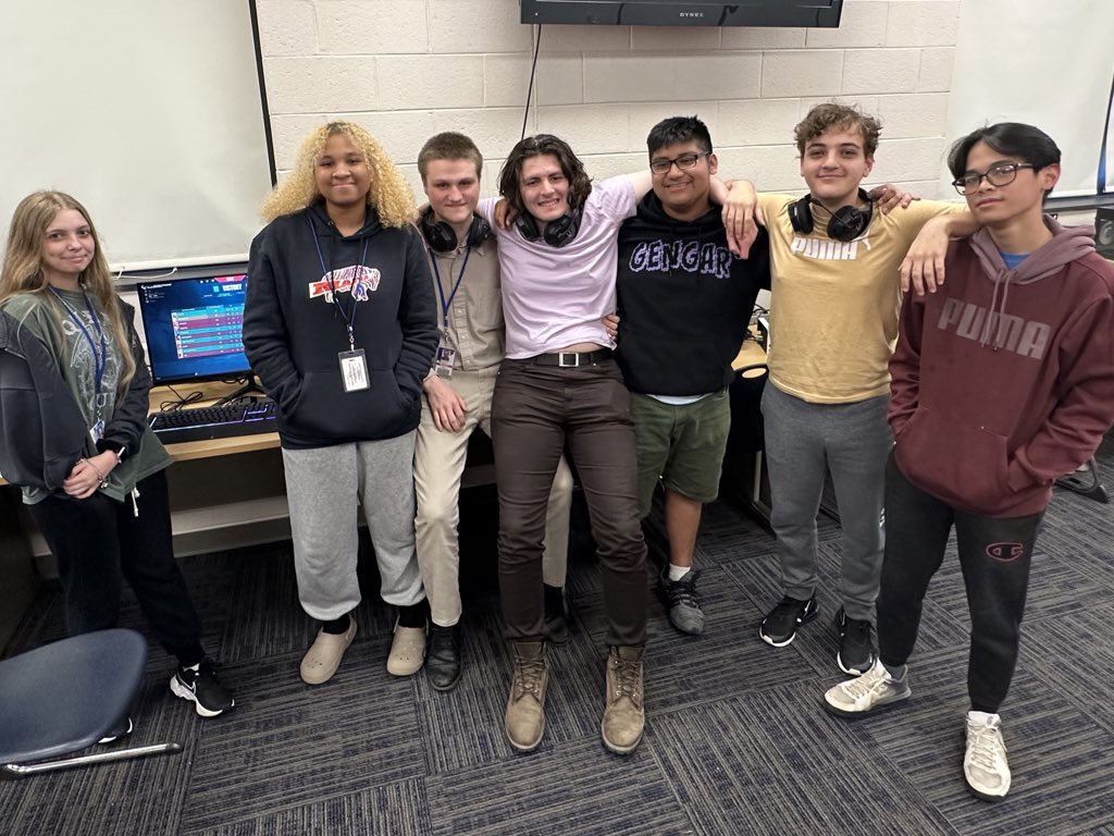 TRHS_eSports's tweet photo. Valorant team put up a great first round against Madison HS. In the end, Madison went on to win the next two rounds. https://t.co/0z75liLwyE
