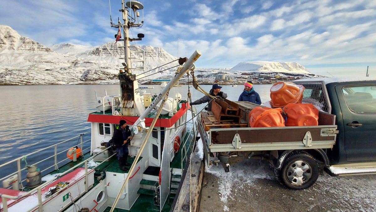 Lars H. Smedsrud (@islarsh) on Twitter photo How to deploy a mooring in #Diskobay #1: load it onboard! <a href="/BjerknesBCCR/">Bjerknessenteret</a> <a href="/Geofysen/">Geofysisk institutt</a> <a href="/ClimNarratives/">ClimateNarratives</a> How to deploy a mooring in #Diskobay #1: load it onboard! <a href="/BjerknesBCCR/">Bjerknessenteret</a> <a href="/Geofysen/">Geofysisk institutt</a> <a href="/ClimNarratives/">ClimateNarratives</a>