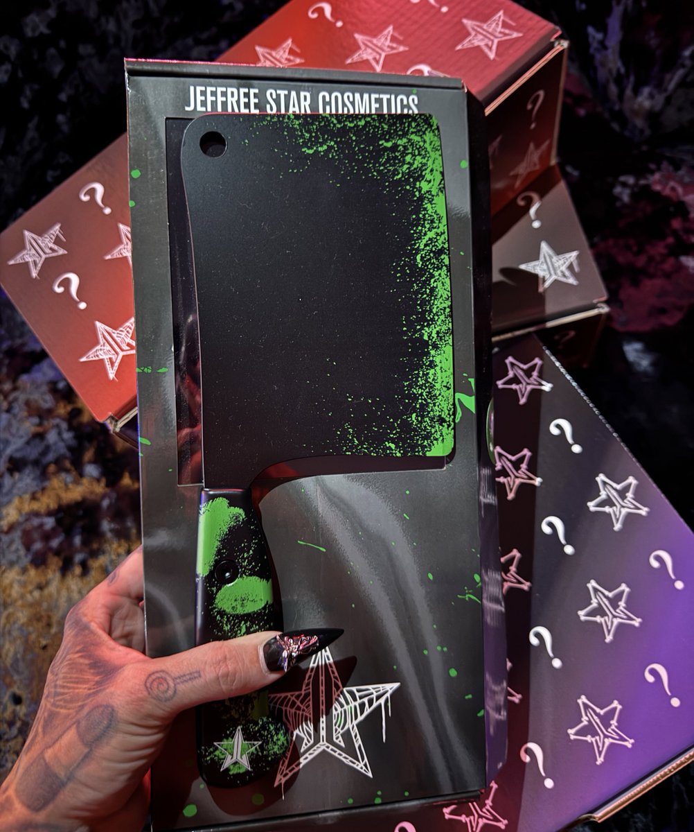 This FRIDAY THE 13TH 🖤 My iconic #Halloween mystery boxes return!!!!! 🎃 

Don’t be late. #jeffreestarcosmetics