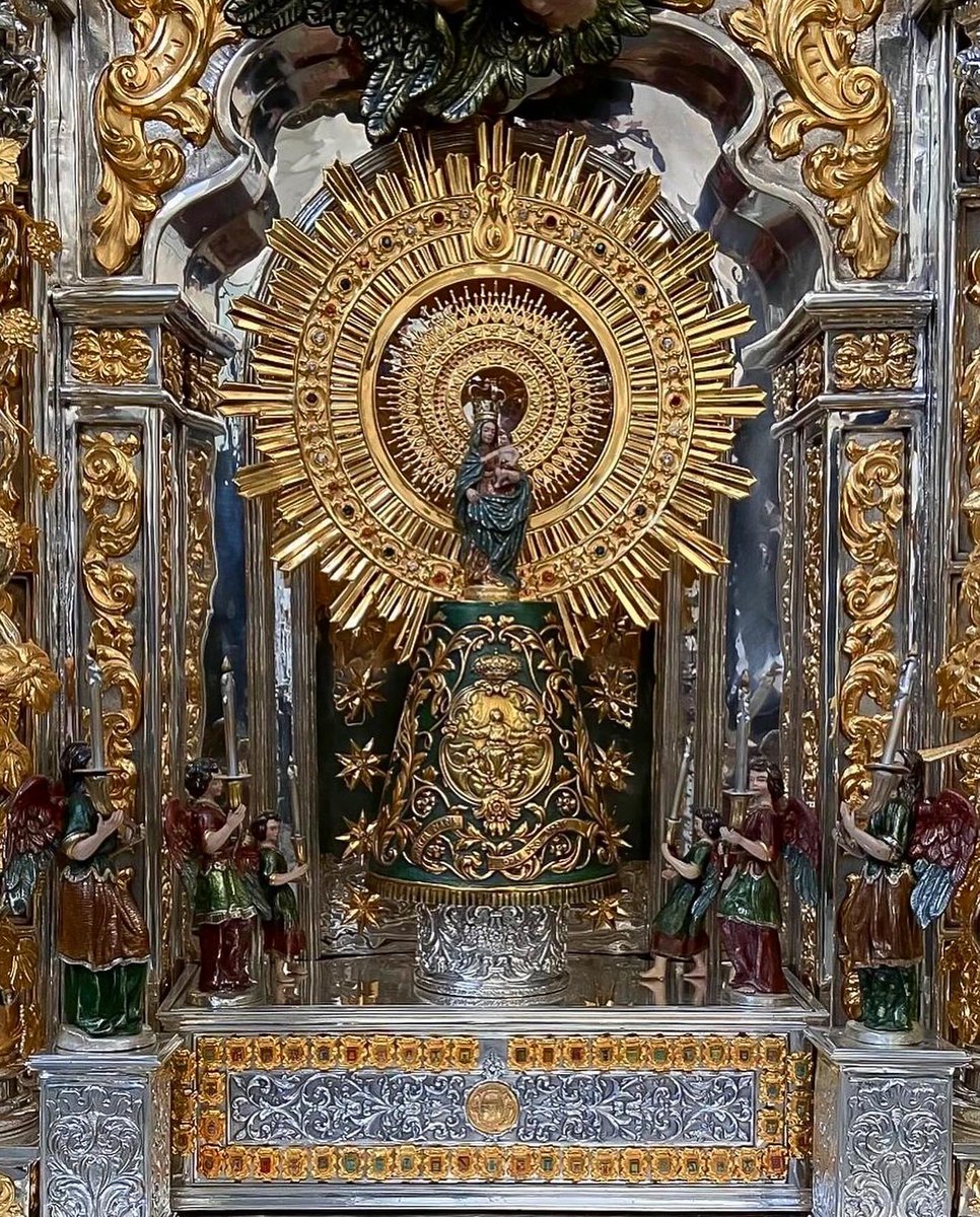 doloresdemalaga's tweet photo. -12 DE OCTUBRE-

Hoy celebramos la venida de la Santísima Virgen María en carne mortal el 2 de enero del 40 Anno Domini.

¡Viva la Virgen del Pilar!
¡Viva la Hispanidad!

📷 @alejandrovmlg 
#CofradíasMLG https://t.co/UEY96GA3vP