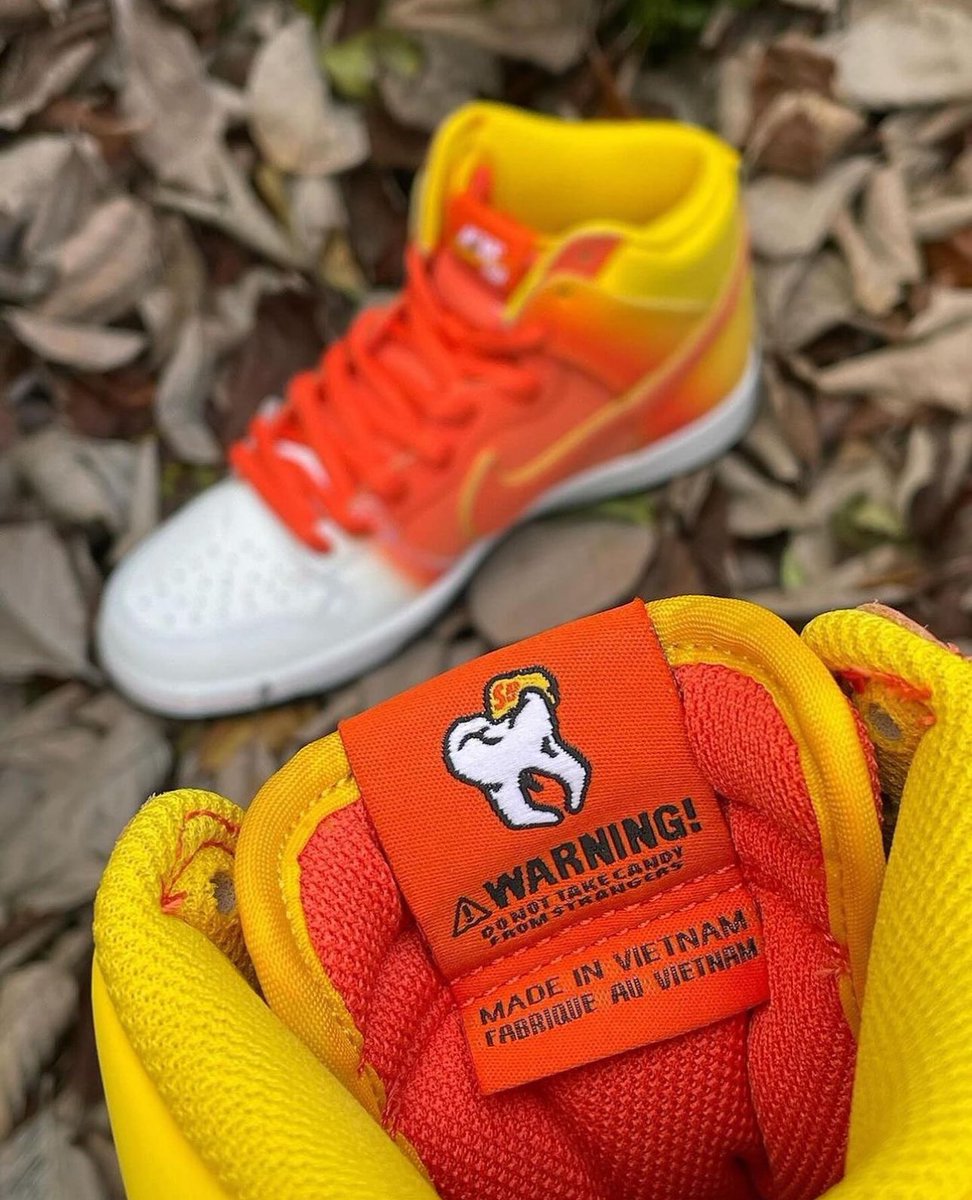 SNKR_TWITR tweet media