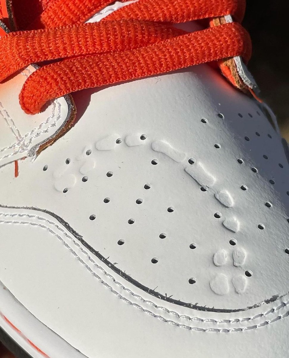 SNKR_TWITR tweet media