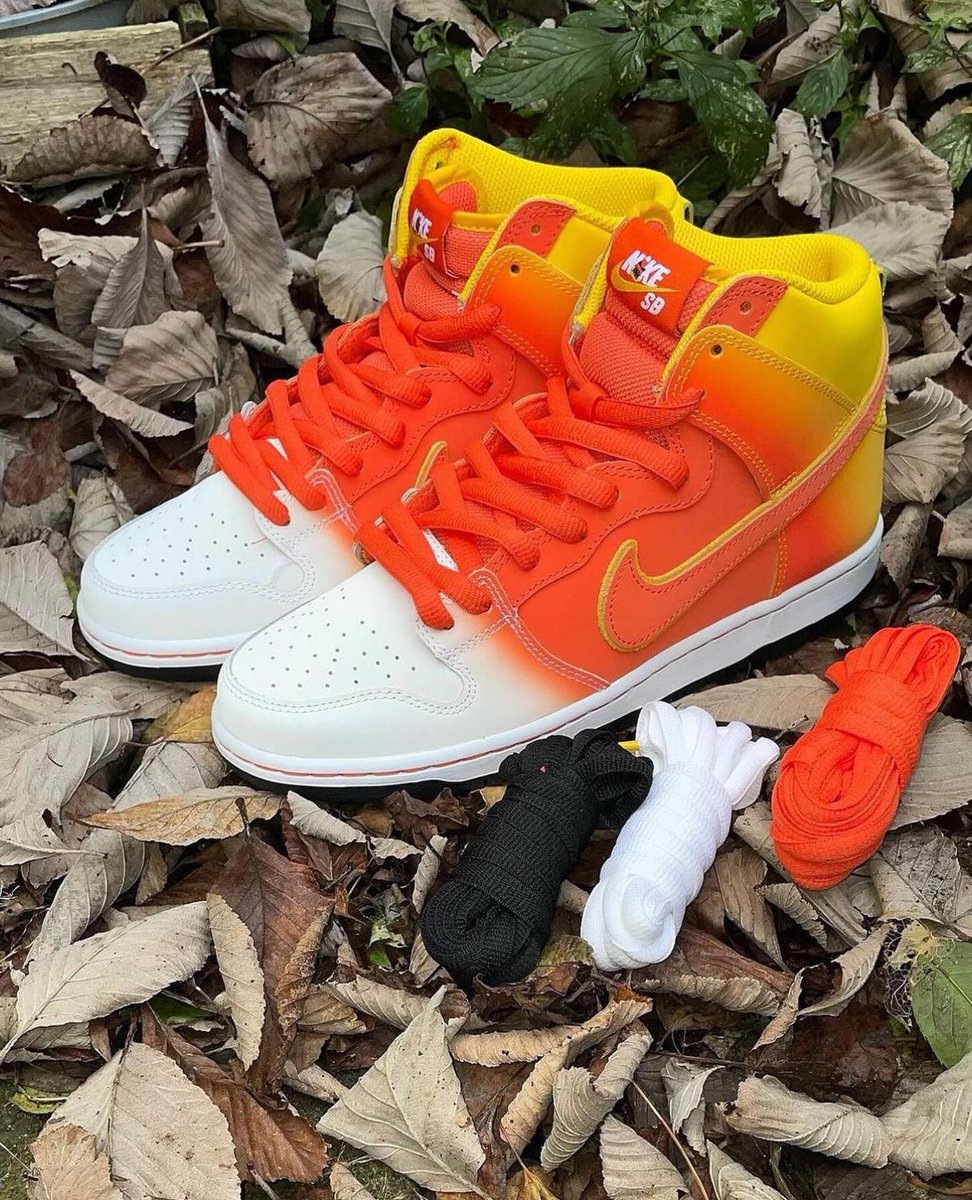 SNKR_TWITR tweet media