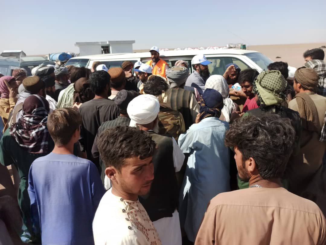 bayatfoundation's tweet photo. Bayat Foundation, along with @Afghan_Wireless, has been serving more than 1,500 hot meals daily to families who have been affected by this week's devastating earthquakes. https://t.co/UUre37EasS