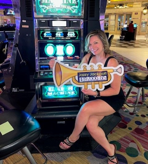 Congratulations to Lauren I. from Tennessee on winning big this #WinningWednesday! 🎉 🤑 Come join us and you could be the next lucky winner! #ComeOutAndPlay #HarrahsNOLA