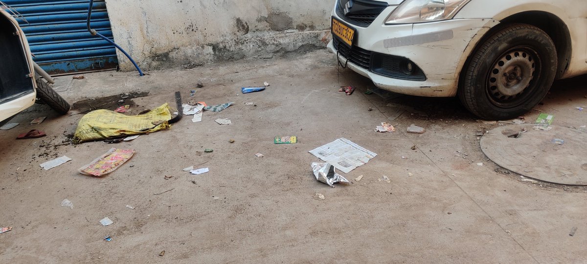 rubyroy24's tweet photo. @GHMCOnline @GHMCOnline @GadwalvijayaTRS @CommissionrGHMC 

Fathenagar. Pipe line road.
There's Ration near our lane and the number is 57. I would appreciate if someone takes immediate action of sweeping the roads on regular basis. Find pics as of today.. https://t.co/LCXm7ZnFs7