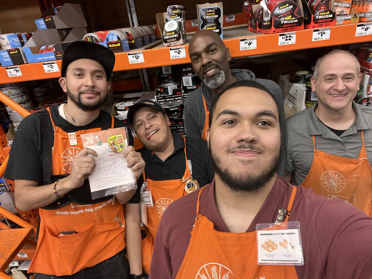 Recognizing Daniel paint associate from the leadership team for his constant help in the aisles and in our tool rental department.🧡🧡 <a href="/RICHNYMETRO/">RICH MONTAGUE</a> <a href="/TAQUIESHAR/">TaQuiesha</a> <a href="/AlucardV82/">Oskar Tlatelpa</a>