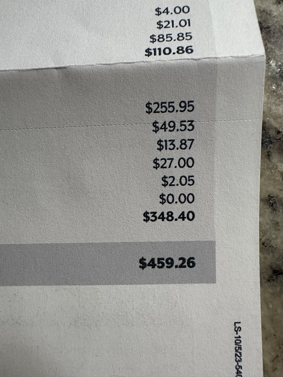 Malditos <a href="/lumaenergypr/">LUMA Puerto Rico</a>  maldito <a href="/GovPierluisi/">Gobernador Pierluisi</a> , malditos legisladrones PNP/PPD que nos espetaron ese contrato de LUMA!🤬🤬🤬🤬Me acaba de llegar la factura y me he acordado de la  madre de todos!No se que carajo voy a tener que dejar de pagar pa poder pagar la factura altísima