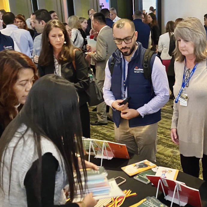 NormaEdiciones's tweet photo. 🤝Junto con Aprender y Crecer, la fundación de @PriceSmartCo , seguimos llevando la literatura a cada sector del país.🇨🇴

Durante esta semana se llevó a cabo #Juntosporlaeducacion2023 y recolectamos los fondos para que nuestro libros lleguen a un gran número colegios colombianos. https://t.co/iYHWxbX3BA