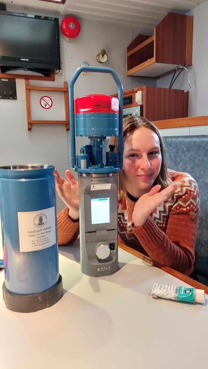 Lars H. Smedsrud (@islarsh) on Twitter photo How to deploy a mooring in #Diskobay #3: Make the PhD student control settings of current meter. <a href="/BjerknesBCCR/">Bjerknessenteret</a> <a href="/Geofysen/">Geofysisk institutt</a> <a href="/ClimNarratives/">ClimateNarratives</a> How to deploy a mooring in #Diskobay #3: Make the PhD student control settings of current meter. <a href="/BjerknesBCCR/">Bjerknessenteret</a> <a href="/Geofysen/">Geofysisk institutt</a> <a href="/ClimNarratives/">ClimateNarratives</a>