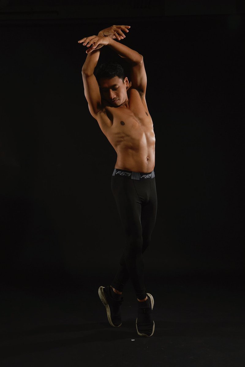 m_athiii's tweet photo. โคฟเป็นนักบัลเลต์ 🩰🤣
#gymguy #asianguy #workoutroutine #compressionpants #gymaddict #FitnessMotivation #gymrat #shirtlessboys #shirtlessguy https://t.co/FfphPQBgZV