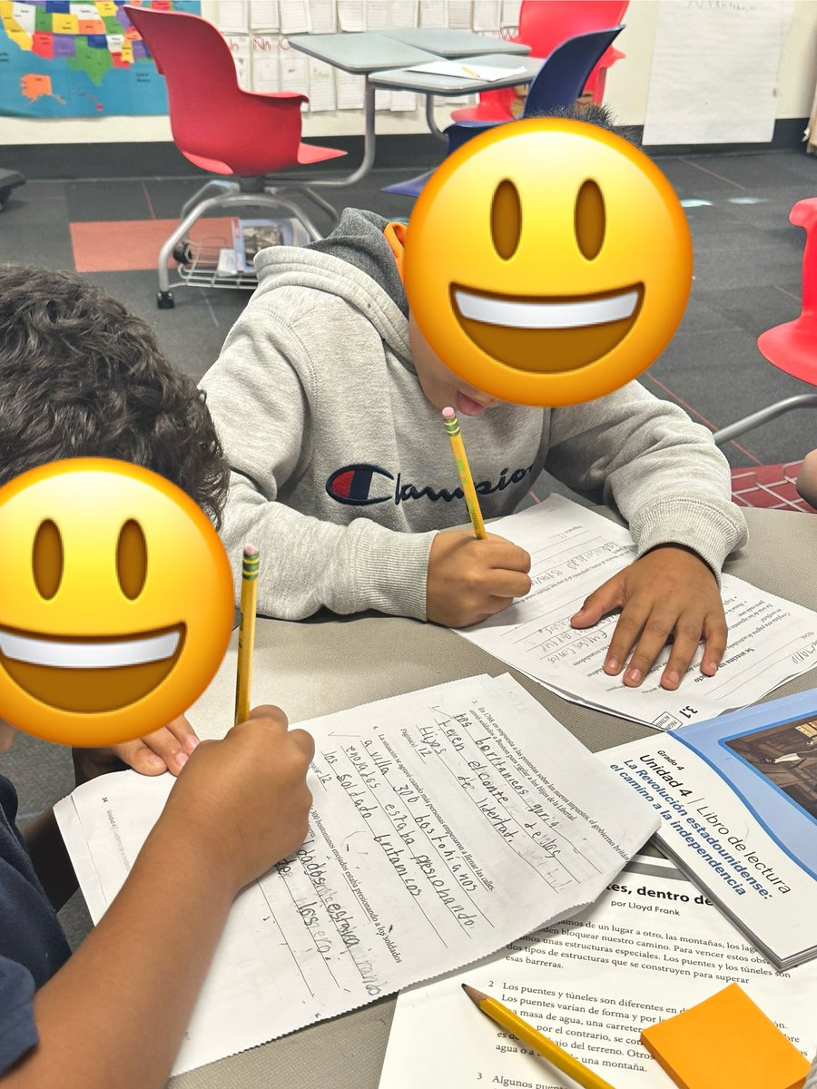 ArlynGaray's tweet photo. Working hard #TheChargerWay 4 Houses 1 Crew @chapelhillpl #4thgrade #SLAR https://t.co/EPUfYBNuUO