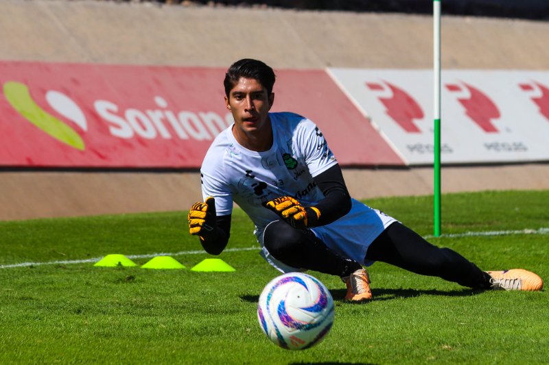 ClubSantos's tweet photo. “Quiero regresarle al Club la confianza que me está dando, sabiendo que me he preparado para esto": Héctor Holguín 🇳🇬 #PrimeroGuerrero ⚔️

🗞: https://t.co/ZbShmo5J7g