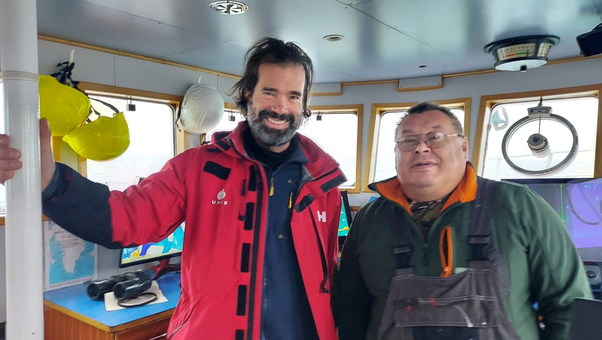 How to deploy a mooring in #Diskobay #4: Thank captain for invaluable help! @BjerknesBCCR @Geofysen @ClimNarratives