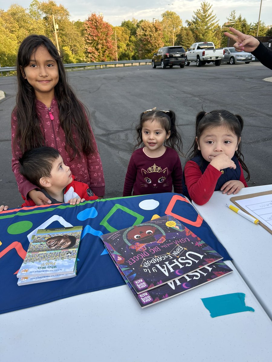 Happening now at the Hispanic Heritage Festival <a href="/Hamilton_CW/">Crawford Woods Elementary</a>. Thanks to our families and staff for the delicious and fun evening! 💙