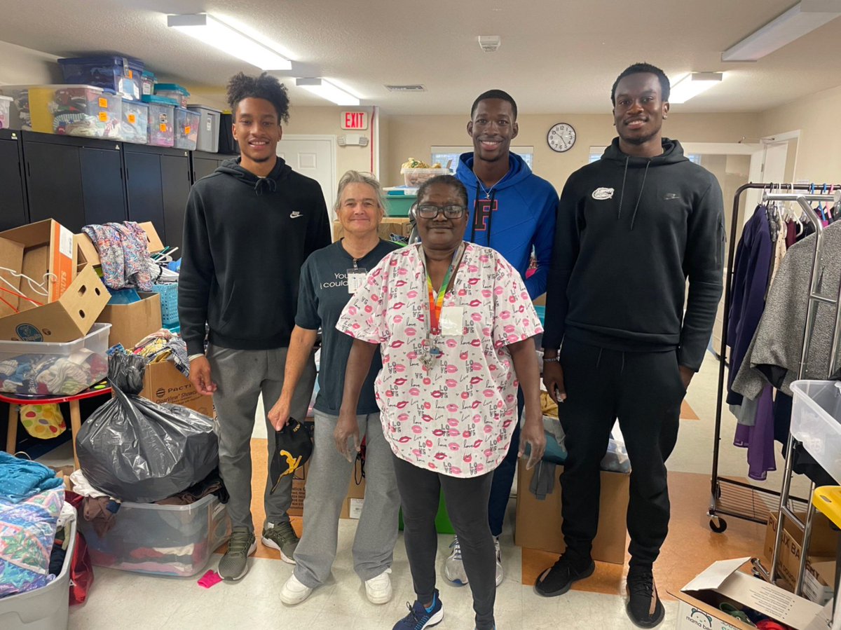 Love coming together to help out SWAG Family Resource Center with organizing donations from the community! To  be apart of this great cause of Partnership for Strong Families' Resource Centers and help make programs for youth possible, visit thephilanthropyhub.org/organizations/… #FVFoundation