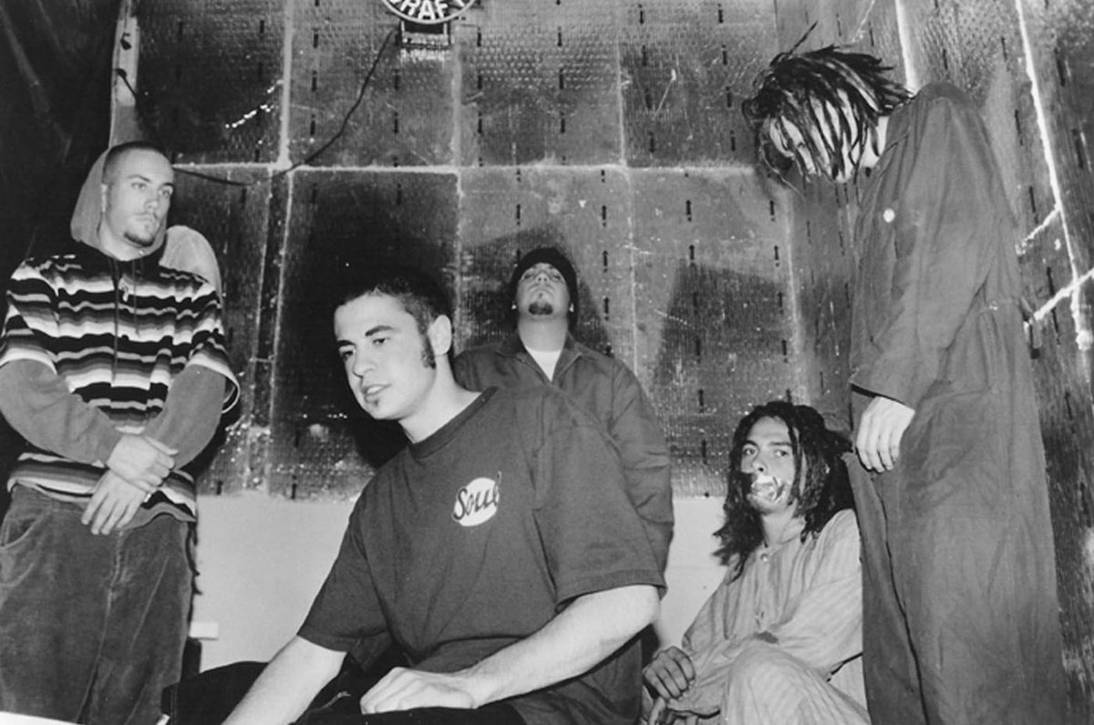 First ever promo shoot for our self-titled album. 10.11.94 #KoRn

🎶: lnk.to/Korn_SelfTitled
📷: Larry Weintraub