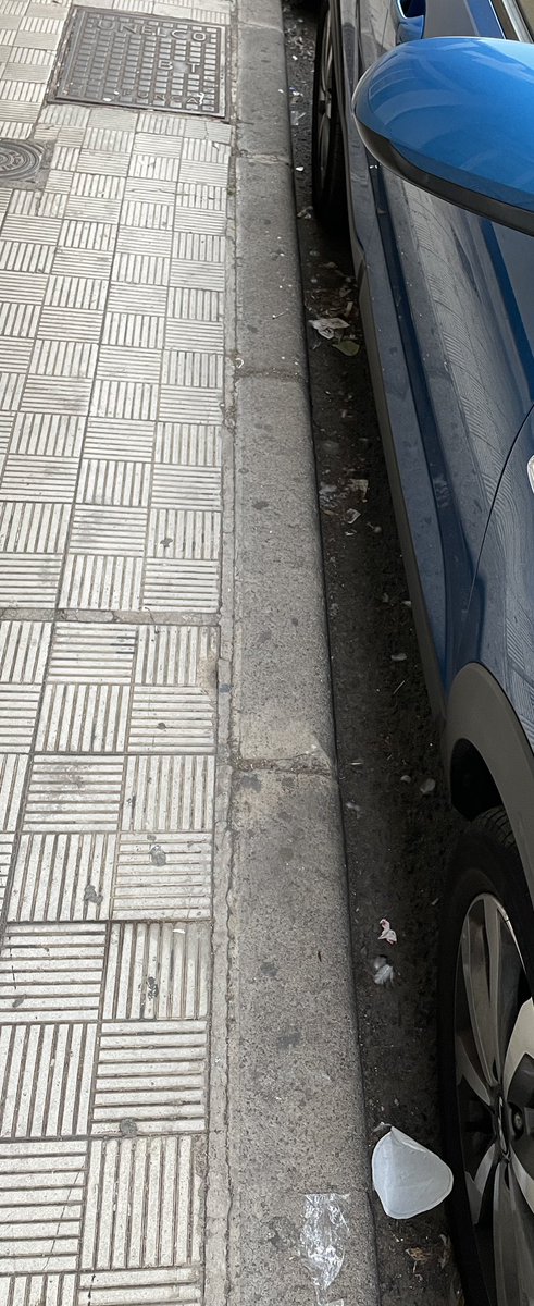 AlbertoToscal's tweet photo. @SClimpia Estos zafarranchos son necesarios y deberían aumentar en frecuencia. Vivimos en una ciudad en la que apenas llueve y tenemos que  baldear más a menudo. En el Toscal las calles están especialmente sucias, apenas barren y no baldean. https://t.co/oxdPAspiEp