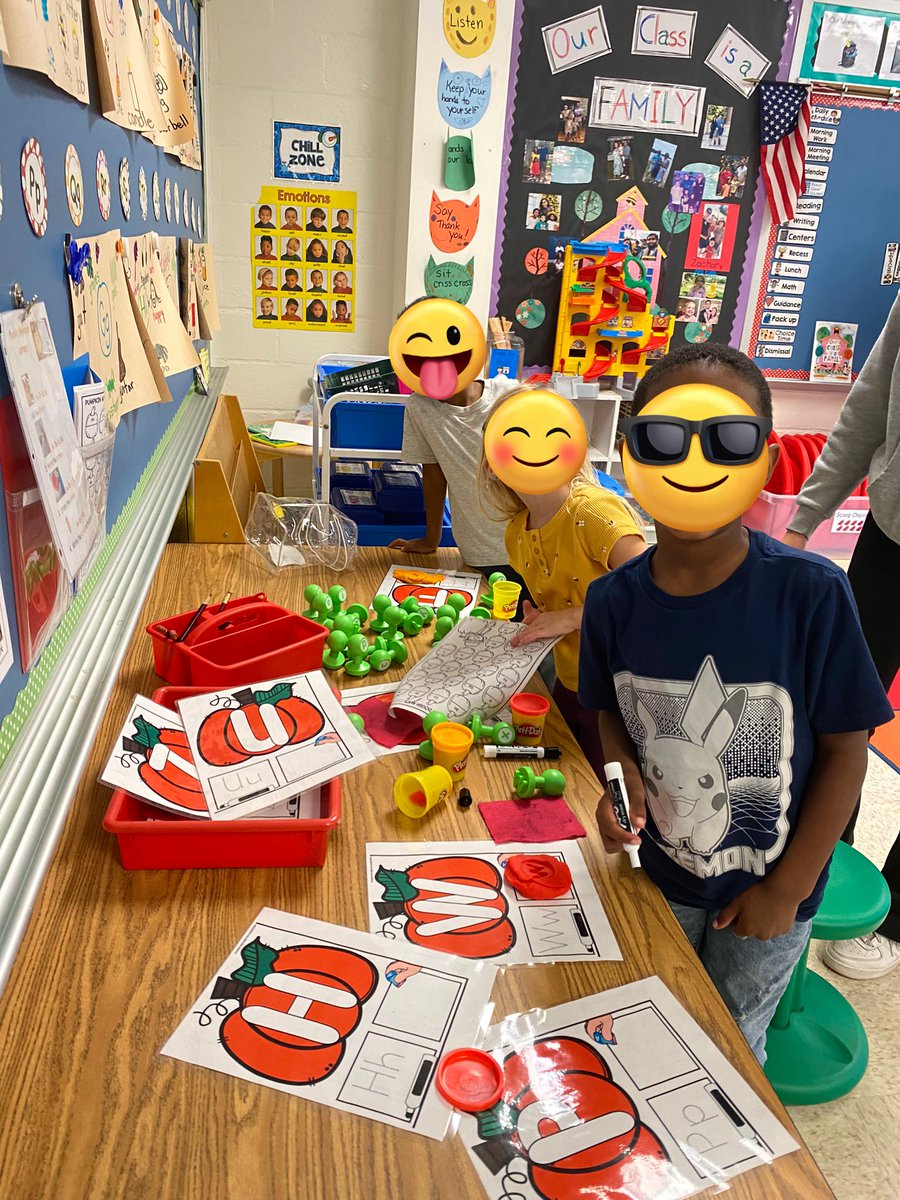 MrsMackeysClass's tweet image. Kindergarten teaches life skills! At centers we are matching upper and lower case letters, making letters with playdoh and learning how to follow directions to make a crown using beginning sounds! All of these help to develop our fine motor  and letter recognition skills!