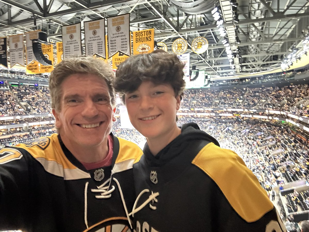 TyVelde's tweet photo. #OpeningNight #NHLBruins Let’s go!!!!! https://t.co/zUYAuHOdfC