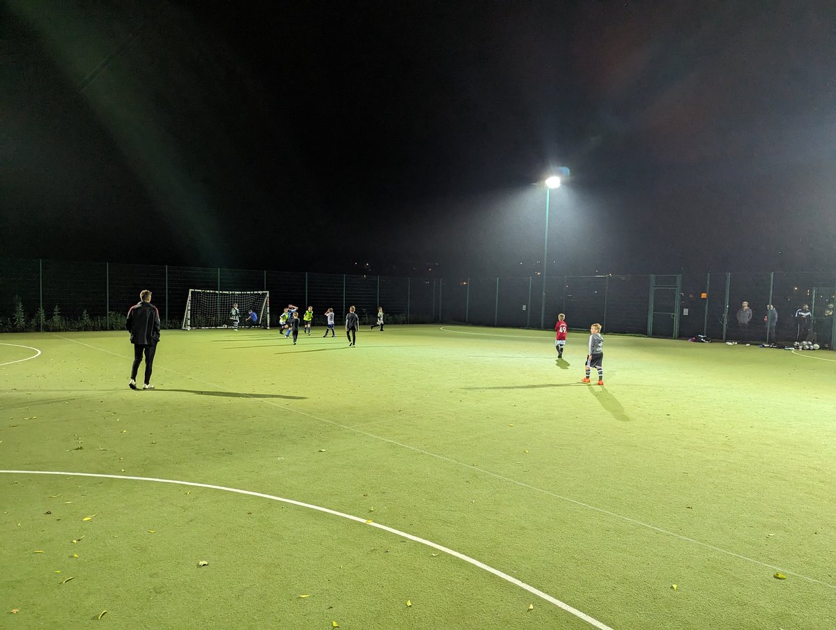 ARJFCThunder's tweet photo. Training under the floodlights. Always feels special. #utt https://t.co/GZtIoTgZLs