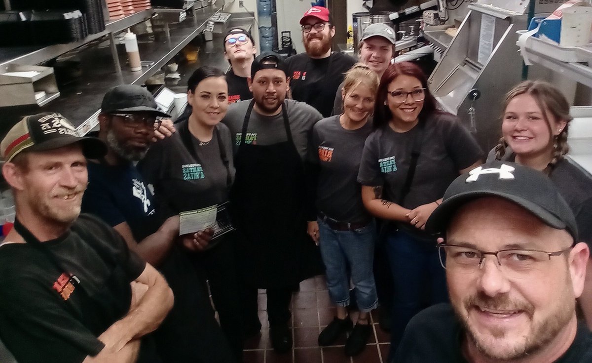 ShawnGowin1010's tweet image. Team Sulfur Springs is Lazer focused on #BigSwings #ChilisClean and #Ops5 lots of #ChilisLove happening! 🌶♥️