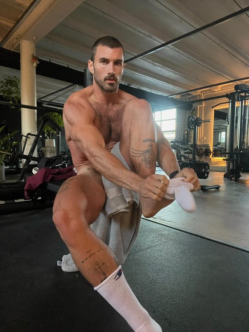 time for sauna 🧖🏽&zwj;♂️ https://t.co/ofuKr20bMJ