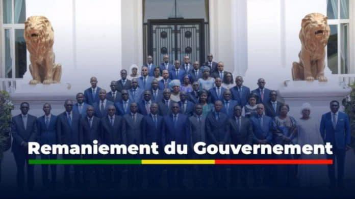 aminatatoureklk's tweet image. Nouveau gouvernement: Tout ça pour ça pendant que les sénégalais sont laissés à leur triste  sort! 

A quatre mois de l’élection présidentielle, le Président Macky Sall a  cherché pendant des jours la formule-miracle pour éviter la débâcle annoncée de son candidat Amadou Ba en…