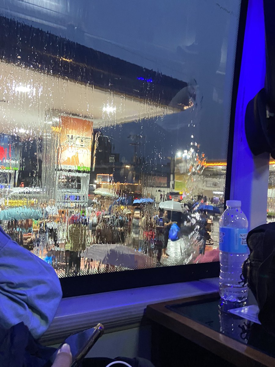 wangzhvn's tweet photo. proof of life, rainy bus ride ☁️ #liftetwt https://t.co/Vo7gX6lvu4