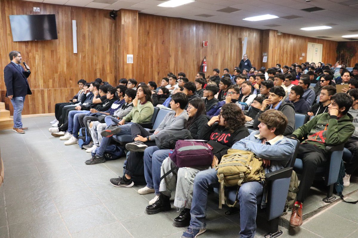 jesusflom's tweet photo. En coordinación con @SEducacionCoah visitamos  la @UTTorreon para impartir la conferencia "Erradicar la Corrupción, Un Compromiso de Todos" con el objetivo de sensibilizar a jóvenes en tema de denuncia y ética en el ejercicio de su profesión. 
#Coahuila
#juntoscontralacorrupción https://t.co/4Ytn382zWi