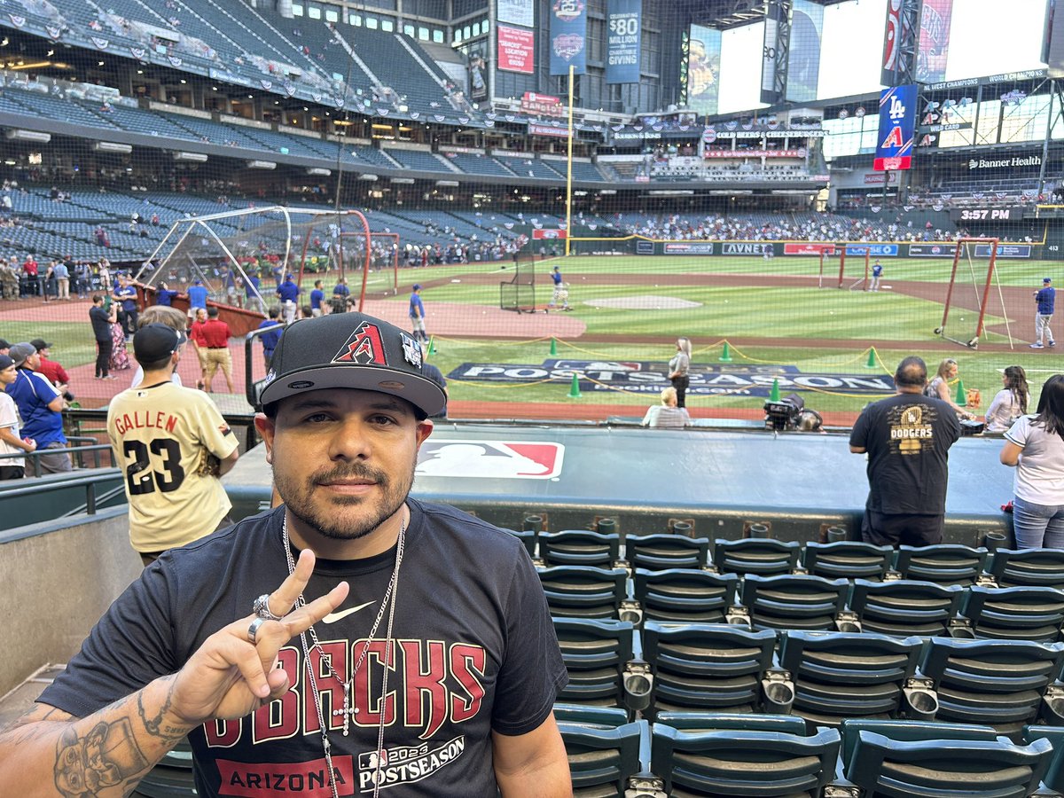 cx3djc13's tweet photo. Go Big Or Go Home! Let’s Sweep LA Tonight &amp; Win It All! @Dbacks #GoBacks #WhatAFan #NLDS @ChaseField https://t.co/sJGA0WgiYm