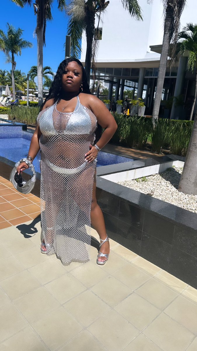 JasmineWatson54's tweet photo. my 22nd birthday 🤍✨ #latepost #Jamaica 🇯🇲 https://t.co/2bMaAvDUBx