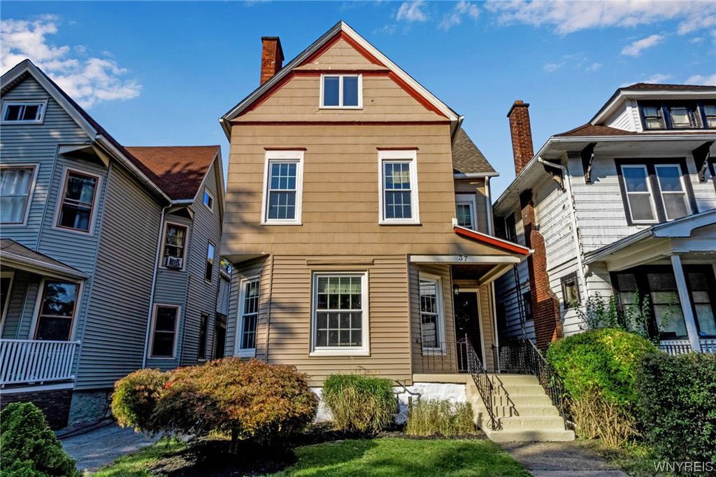 CodieHapeman's tweet image. zillow.com/homedetails/37…