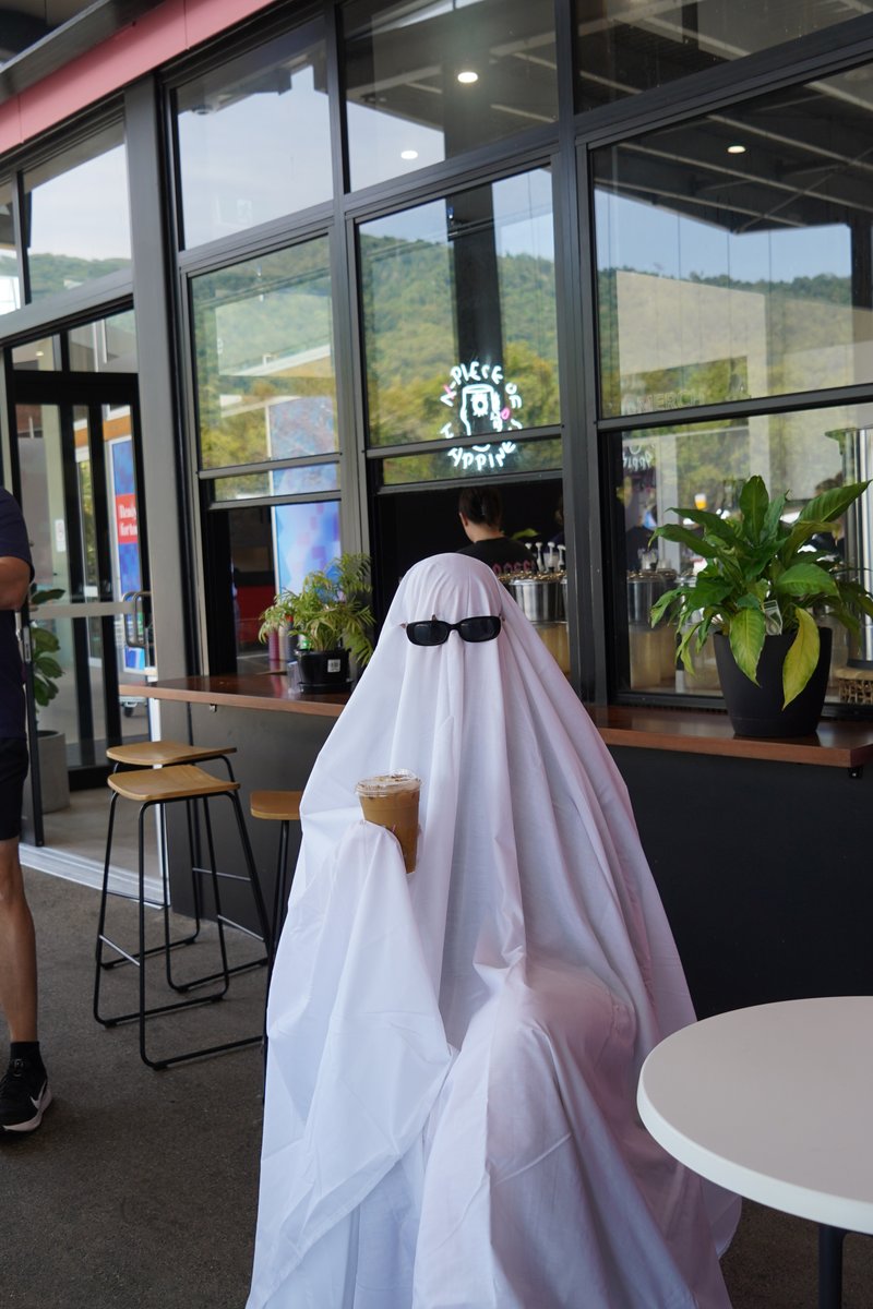 anneescaphe's tweet photo. me ghosting all my responsibilities to go to ANNEES https://t.co/1GAKc19xx6