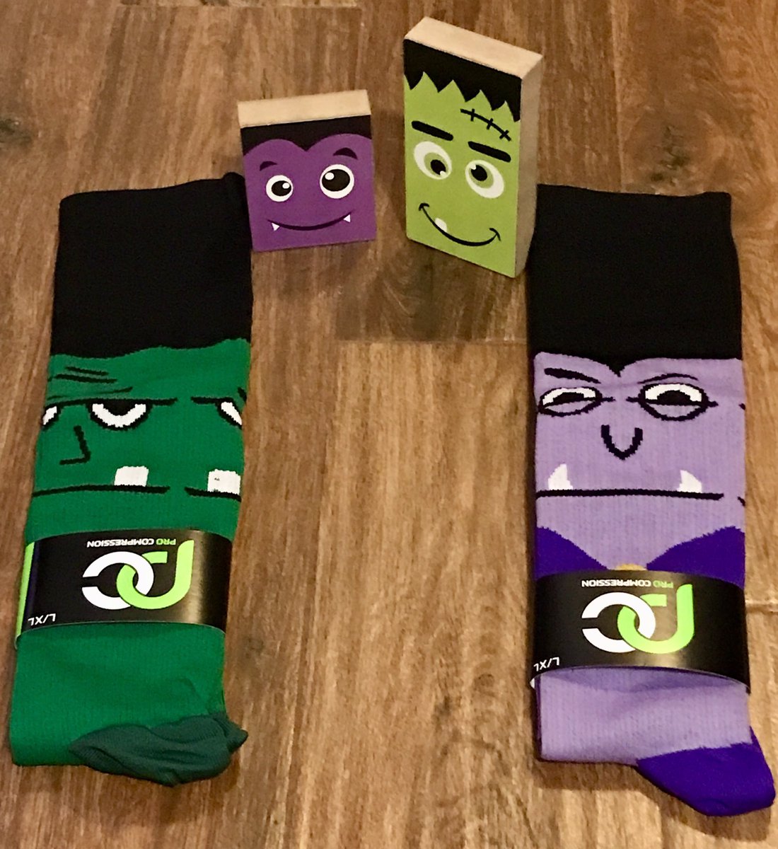 wortholomew's tweet image. Demonsterably #GoodMailDay from @PROCompression. 

I vant to run these sockies. Ung! 

#KeepItTight #PROAlumni #procompressionambassador #Socks #SockGame #Frankenstein #Dracula #Halloween #RunChat #WeRunSocial #sponsored